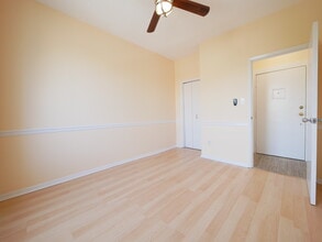 1383 Queen St E in Toronto, ON - Building Photo - Building Photo