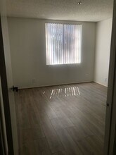 1621 Venice Blvd, Unit 204 in Los Angeles, CA - Foto de edificio - Building Photo