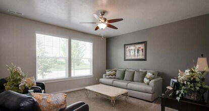 1838 W Heavy Timber Dr in Meridian, ID - Building Photo - Building Photo