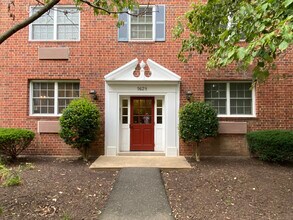 1628 W Abingdon Dr, Unit 101 in Alexandria, VA - Building Photo - Building Photo