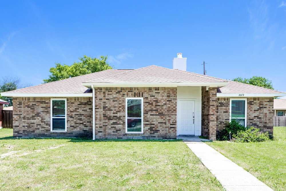 2918 Valley Cir in Lancaster, TX - Building Photo