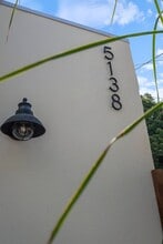 5136 Hillcrest Dr in Los Angeles, CA - Foto de edificio - Building Photo