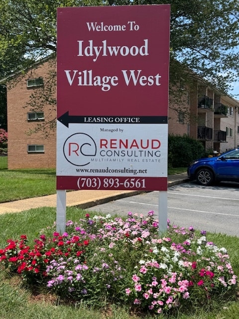 Idylwood Village West in Falls Church, VA - Building Photo - Building Photo