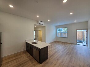 478 S Main St in Independence, OR - Building Photo - Building Photo