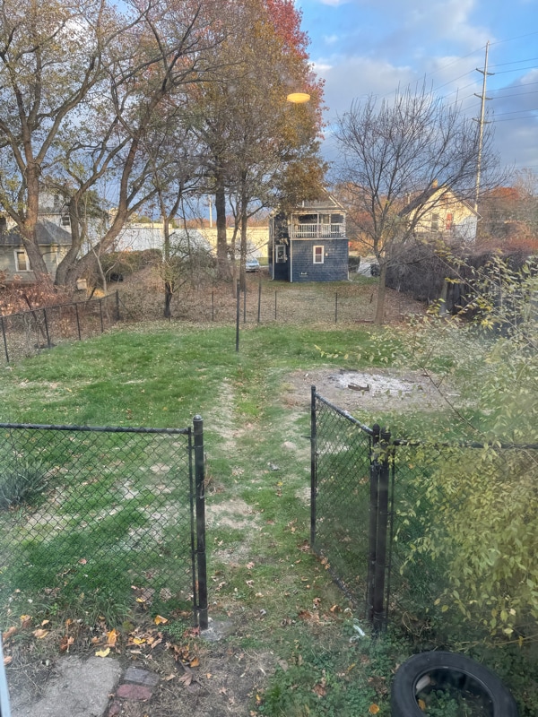 1061 Raymond St in Akron, OH - Foto de edificio - Building Photo