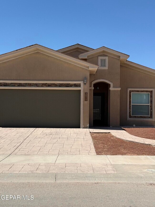3873 Loma Dante in El Paso, TX - Building Photo - Building Photo