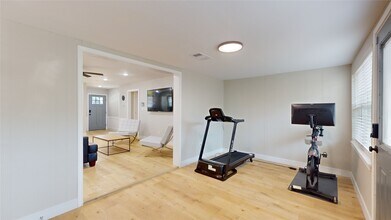 5455 Birdwood Rd in Houston, TX - Building Photo - Building Photo