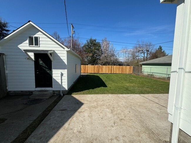 2716 Harris St in Eugene, OR - Building Photo - Building Photo