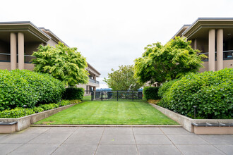 905-925 Lake St S in Kirkland, WA - Foto de edificio - Building Photo