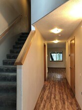 270 SE Edwards Dr in Dundee, OR - Building Photo - Building Photo