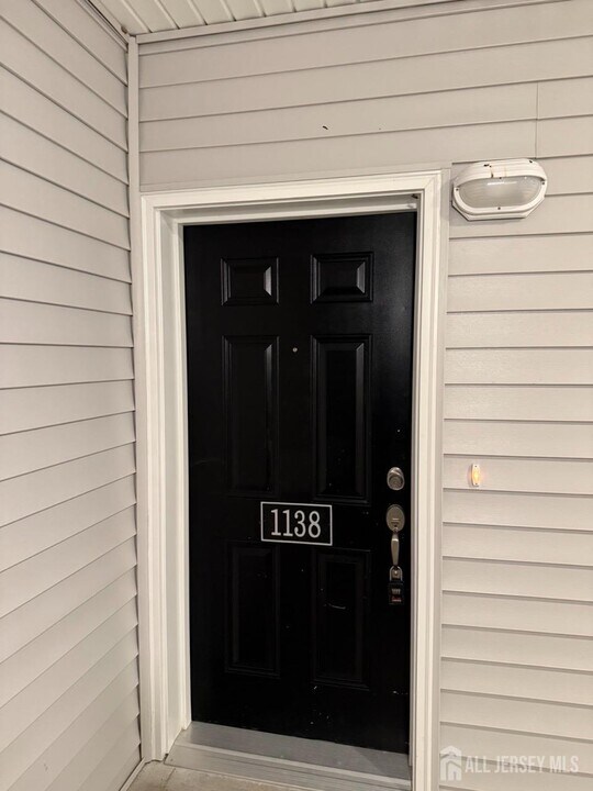 1138 Vanderbergh Blvd in Monroe Township, NJ - Building Photo