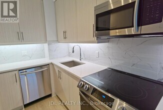 75 Oneida Crescent in Richmond Hill, ON - Building Photo - Building Photo