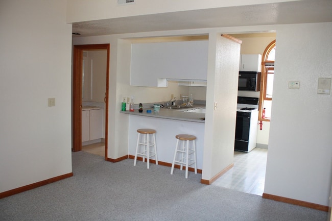 property at 118 E Ash St