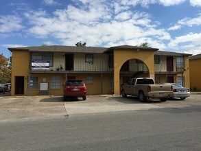 Casa Villa Apartments in Houston, TX - Building Photo - Building Photo