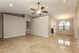 4758 W Escuda Dr in Glendale, AZ - Foto de edificio - Building Photo