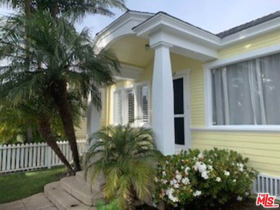 429 Rialto Ave in Los Angeles, CA - Building Photo