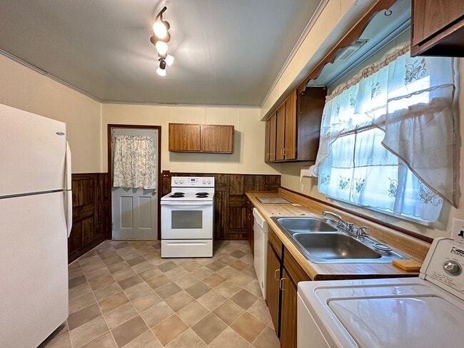 1716 Cumming Ave in Superior, WI - Building Photo - Building Photo