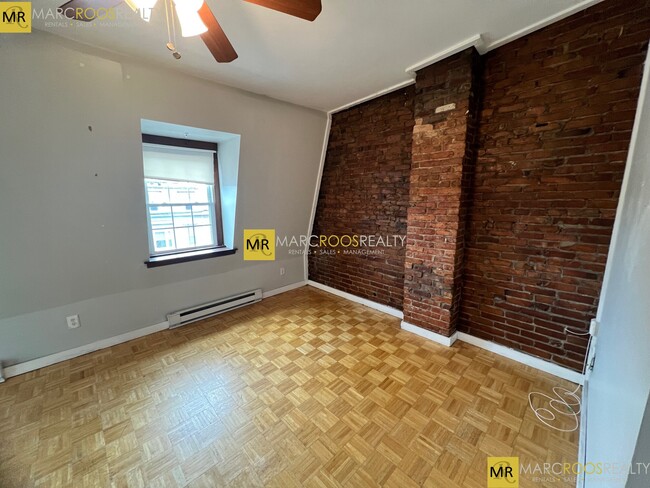 64 Chelsea St, Unit 3 in Boston, MA - Building Photo - Building Photo