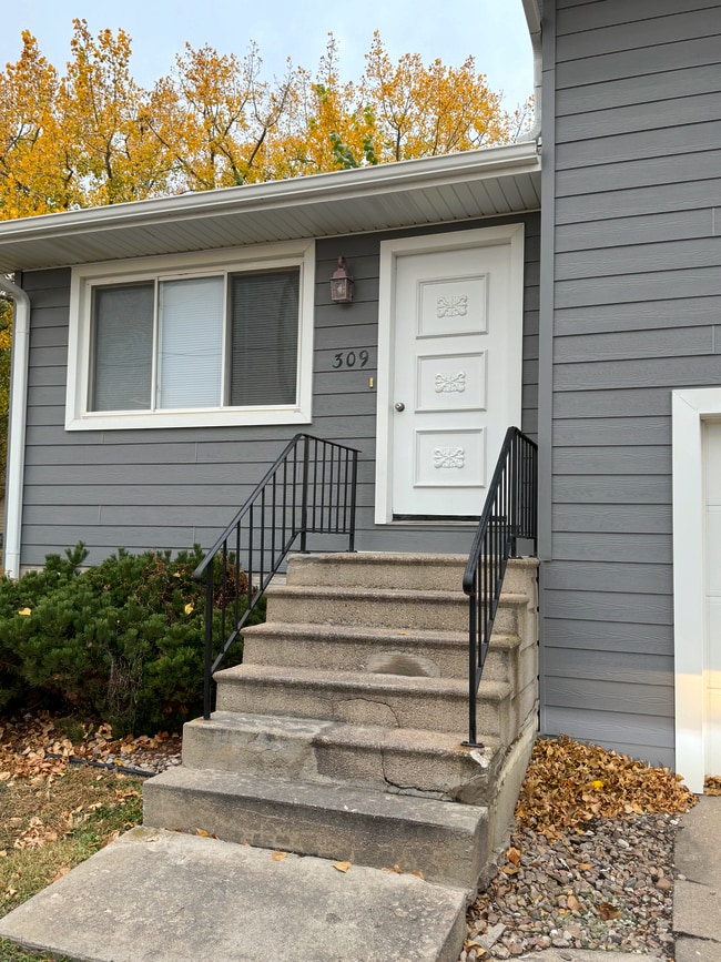 property at 309 N 6th Ave