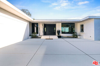 555 Chalette Dr in Beverly Hills, CA - Building Photo - Building Photo