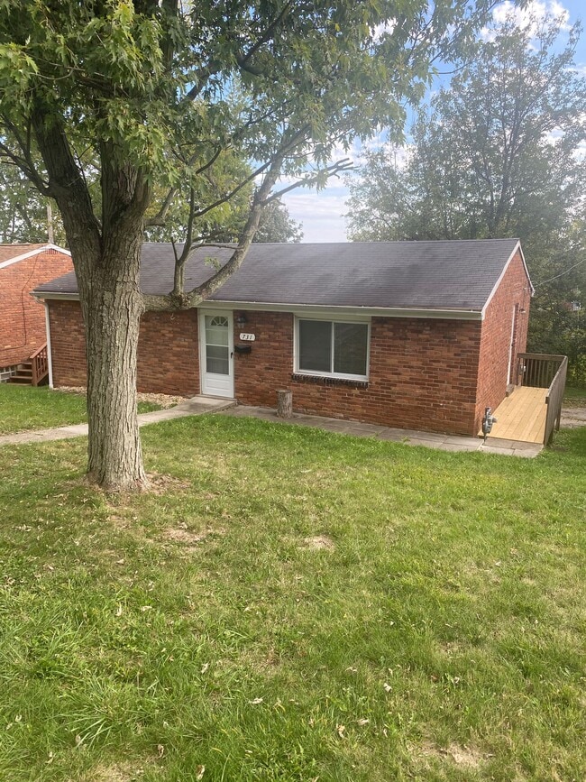 731 Darlington St in Carnegie, PA - Building Photo - Building Photo