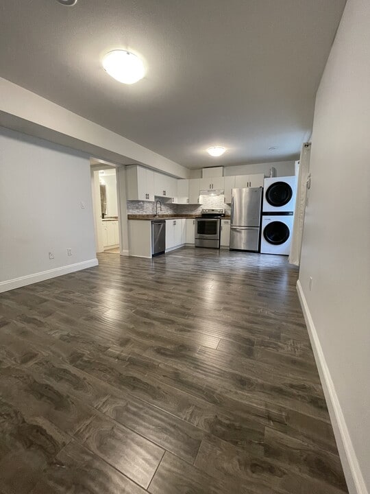 7333-7194 194 St in Surrey, BC - Building Photo