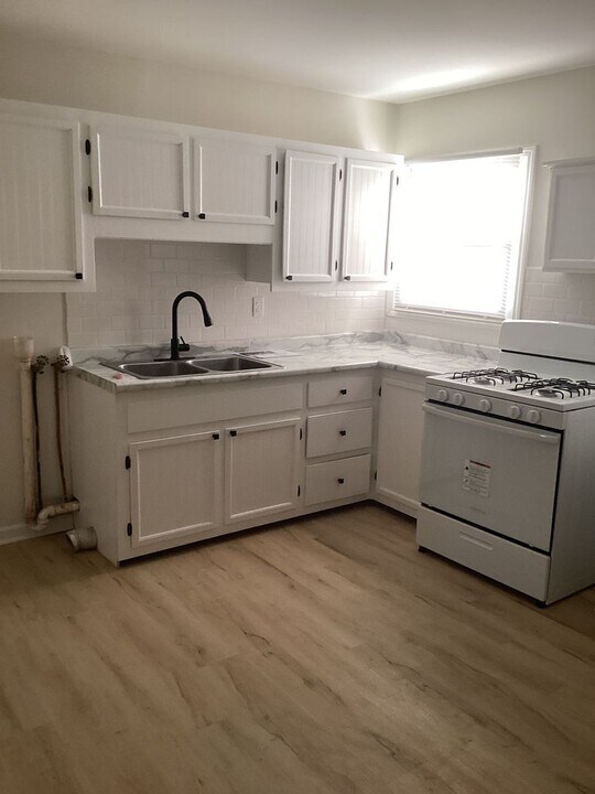 1027 Silver Ct in Anderson, IN - Building Photo