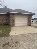 715 W Chestnut St in Denison, TX - Building Photo