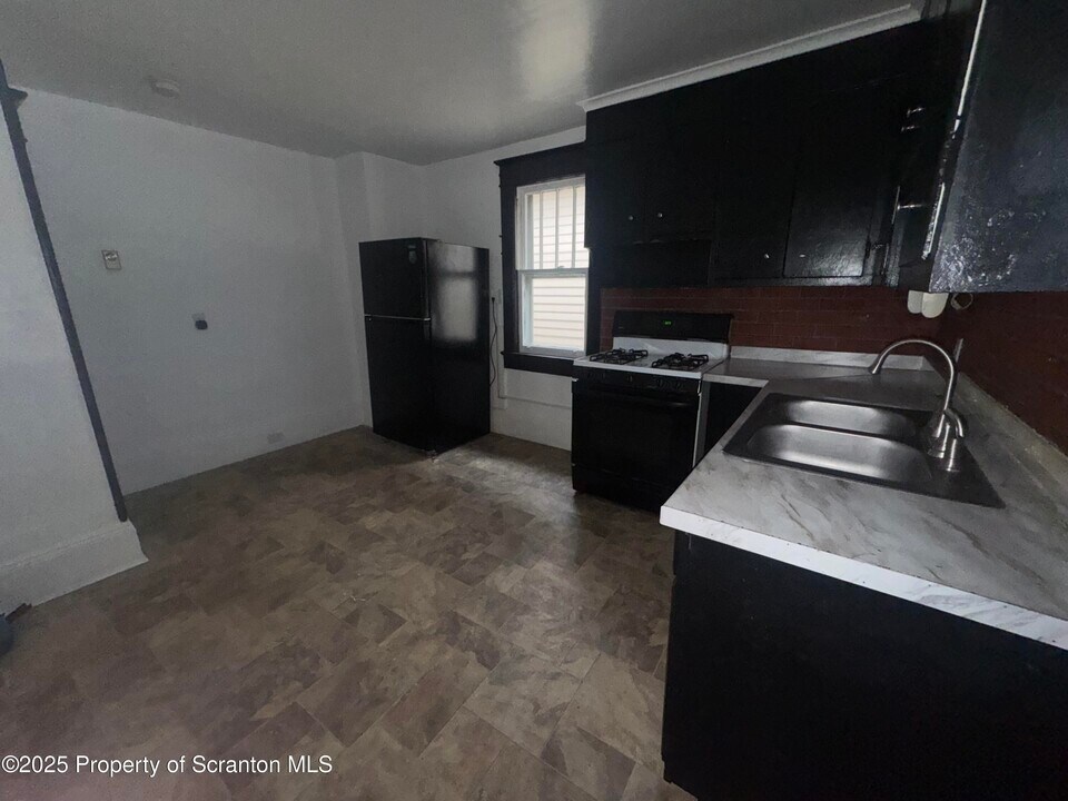 416 Hickory St in Scranton, PA - Building Photo