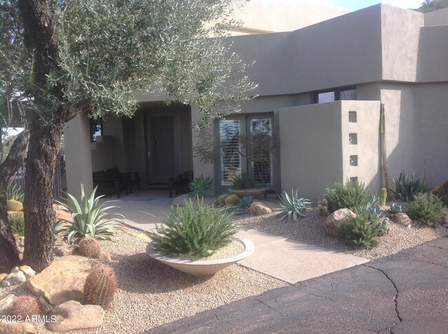 6301 E Hummingbird Ln in Paradise Valley, AZ - Building Photo - Building Photo