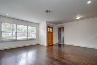 7202 Housman in Houston, TX - Foto de edificio - Building Photo