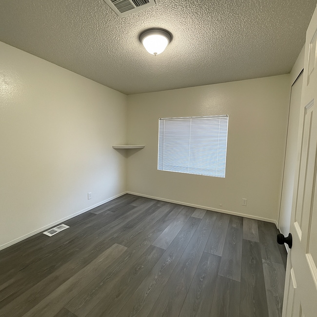 24425 Woolsey Canyon Rd in Canoga Park, CA - Building Photo - Building Photo