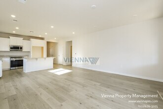 3935 Prairie Blues St in Roseville, CA - Building Photo - Building Photo