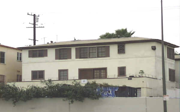 5001 Crenshaw Blvd in Los Angeles, CA - Building Photo