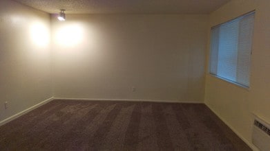 11 Linscheid Dr, Unit #4 in Pittsburg, CA - Building Photo - Building Photo