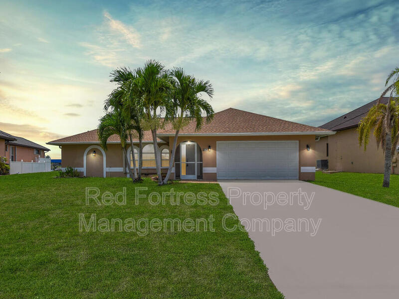 142 SW 35th Pl in Cape Coral, FL - Building Photo