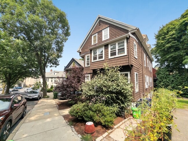 10 Oakview Ter, Unit 3 in Boston, MA - Foto de edificio - Building Photo