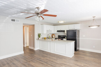 Westshore Flats in Tampa, FL - Building Photo - Building Photo