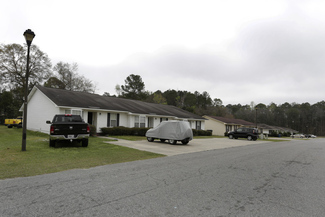 Holly Ross Estates in Waycross, GA - Building Photo