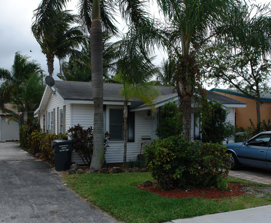 1816 Harding St in Hollywood, FL - Building Photo