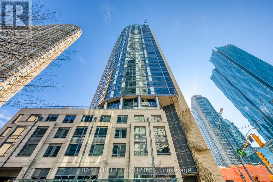 1 The Esplanade in Toronto, ON - Building Photo