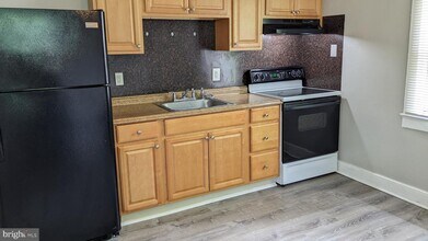 25 E Camden Ave-Unit -B in Moorestown, NJ - Building Photo - Building Photo