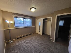 2704 E Scenic Ct, Unit Lower Unit in Sioux Falls, SD - Foto de edificio - Building Photo