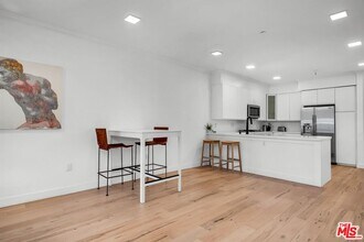 214 S Alexandria Ave in Los Angeles, CA - Building Photo - Building Photo