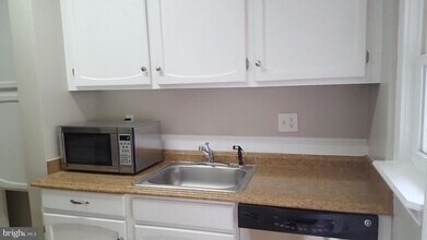 905 Little St in Alexandria, VA - Building Photo - Building Photo