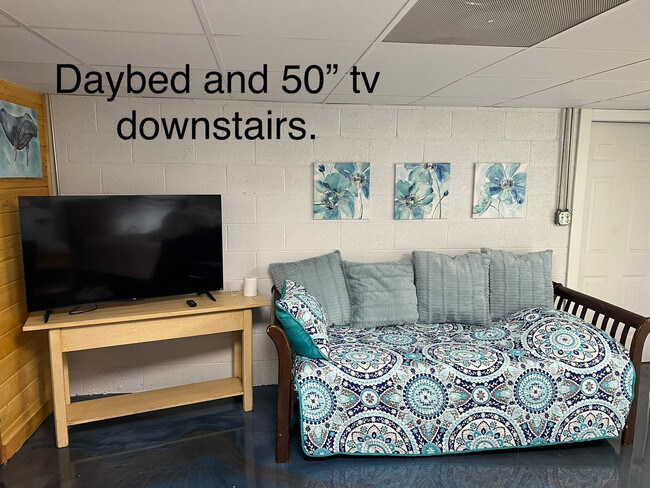 92 Cove View Ln
