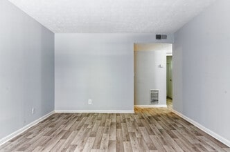 Shallowford Pines in Chamblee, GA - Foto de edificio - Building Photo