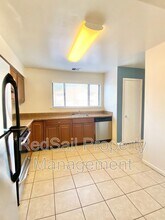 1058 Willow Green Dr in Newport News, VA - Foto de edificio - Building Photo