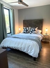 1905 Holly St, Unit B in Austin, TX - Building Photo - Building Photo