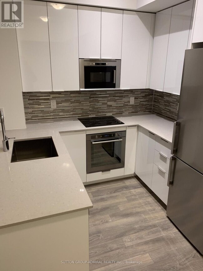 99 Eagle Rock Way in Vaughan, ON - Building Photo - Building Photo